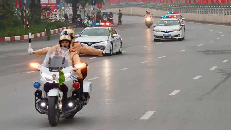 Cảnh sát giao thông - Tuần tra, phân luồng và ứng dụng công nghệ giám sát