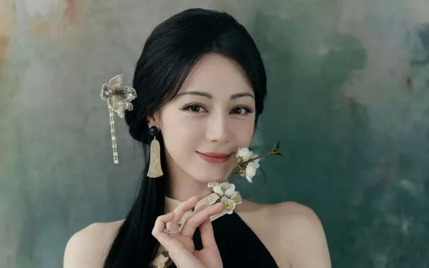 Địch Lệ Nhiệt Ba - Hoạt động trên mạng xã hội và cộng đồng người hâm mộ Địch Lệ Nhiệt Ba - Hoạt động trên mạng xã hội và cộng đồng người hâm mộ