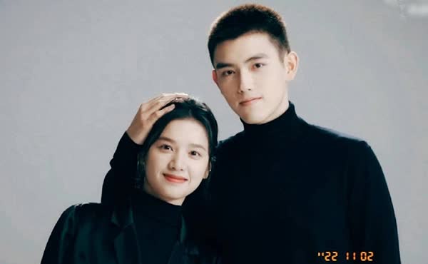 Chiếc bật lửa và váy công chúa - Màu sắc, đạo cụ và biểu tượng