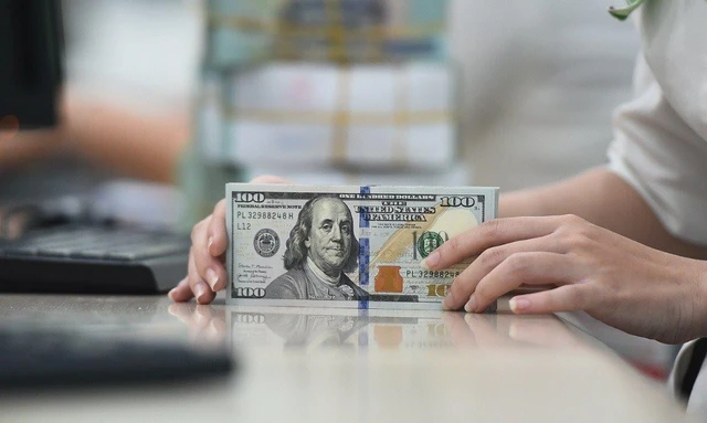 Giá USD chợ đen - Khái niệm dễ hiểu về thị trường tự do