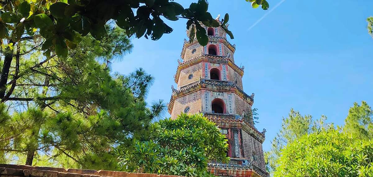 Chùa Thiên Mụ - Vị trí gắn với vẻ đẹp sông Hương