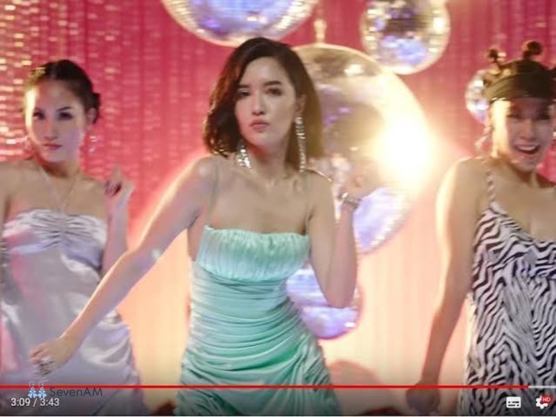 Lời bài hát Bích Phương đi đu đưa đi - Ý nghĩa ca từ của Đi Đu Đưa Đi