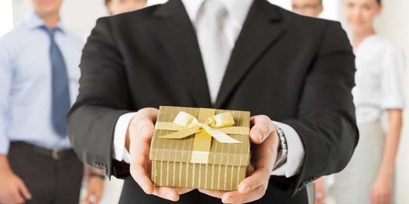 Quà tặng và sự kiện là hai cách tri ân được ưa chuộng