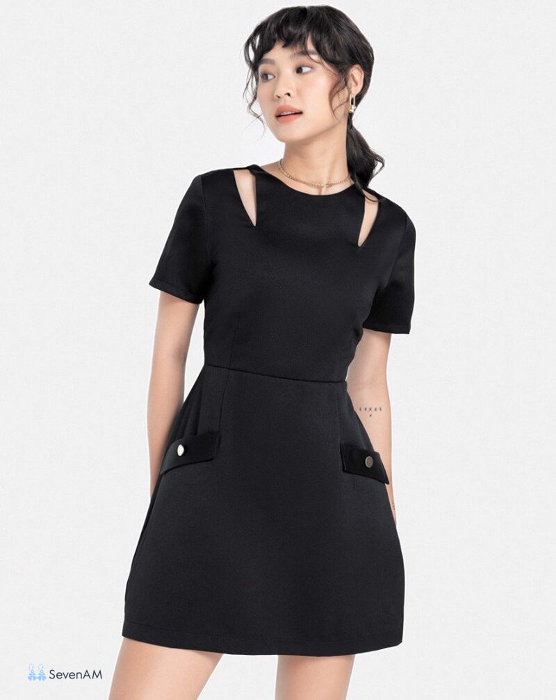 Đầm cut out - Chỗ đặt dây áo trong là vấn đề số một của đầm cut out Đầm cut out - Chỗ đặt dây áo trong là vấn đề số một của đầm cut out