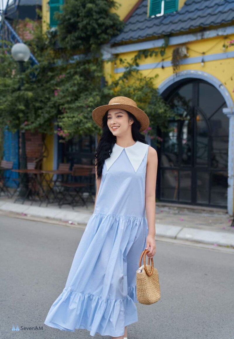 Đầm yếm - Chất liệu đổi hẳn tính chất của chiếc váy yếm Đầm yếm - Chất liệu đổi hẳn tính chất của chiếc váy yếm