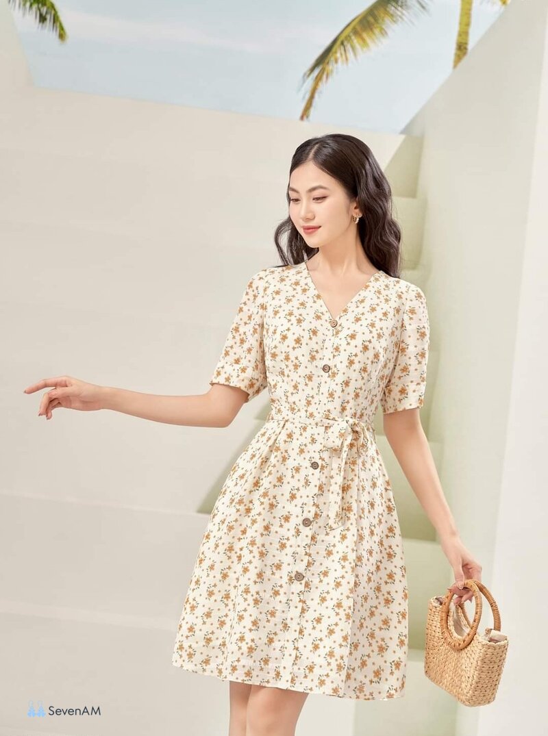 Váy hoa nhí - Chất vải và phom giữ váy hoa nhí khỏi trông trẻ con hoặc trông cũ Váy hoa nhí - Chất vải và phom giữ váy hoa nhí khỏi trông trẻ con hoặc trông cũ