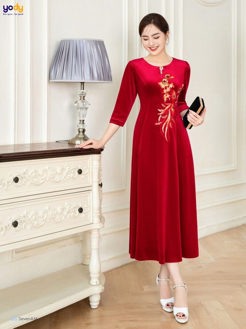 Váy nhung - Nhung bắt sáng nên trông sang, và cũng vì thế mà khó tính Váy nhung - Nhung bắt sáng nên trông sang, và cũng vì thế mà khó tính